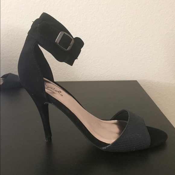 Qupid heels w/ ankle cuff buckle size 8.5 - Picture 6 of 8